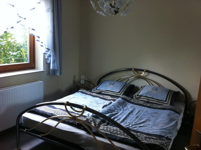 Schlafzimmer 1