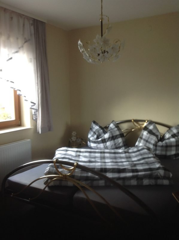 Schlafzimmer 1