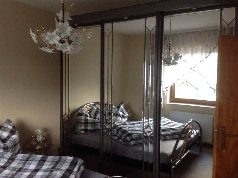 Schlafzimmer 1